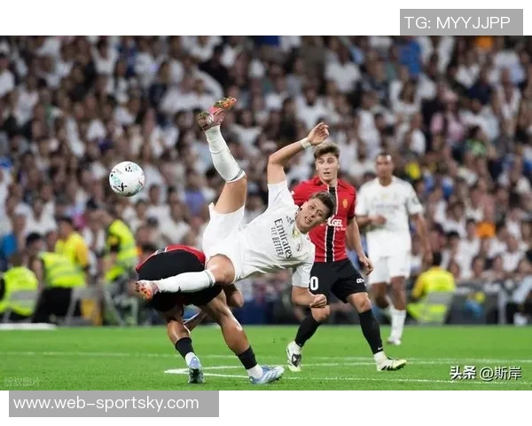 皇马训练照曝光姆巴佩卡雷拉斯与库尔图瓦齐聚备战新赛季