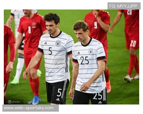 胡梅尔斯与穆勒重聚羊头牌锦标赛合影引发球迷热议 胡梅尔斯与穆勒重聚羊头牌锦标赛合影引发球迷热议