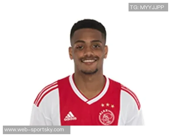 达尼洛职业生涯第30冠跻身巴西球员夺冠榜单前十位 达尼洛职业生涯第30冠跻身巴西球员夺冠榜单前十位